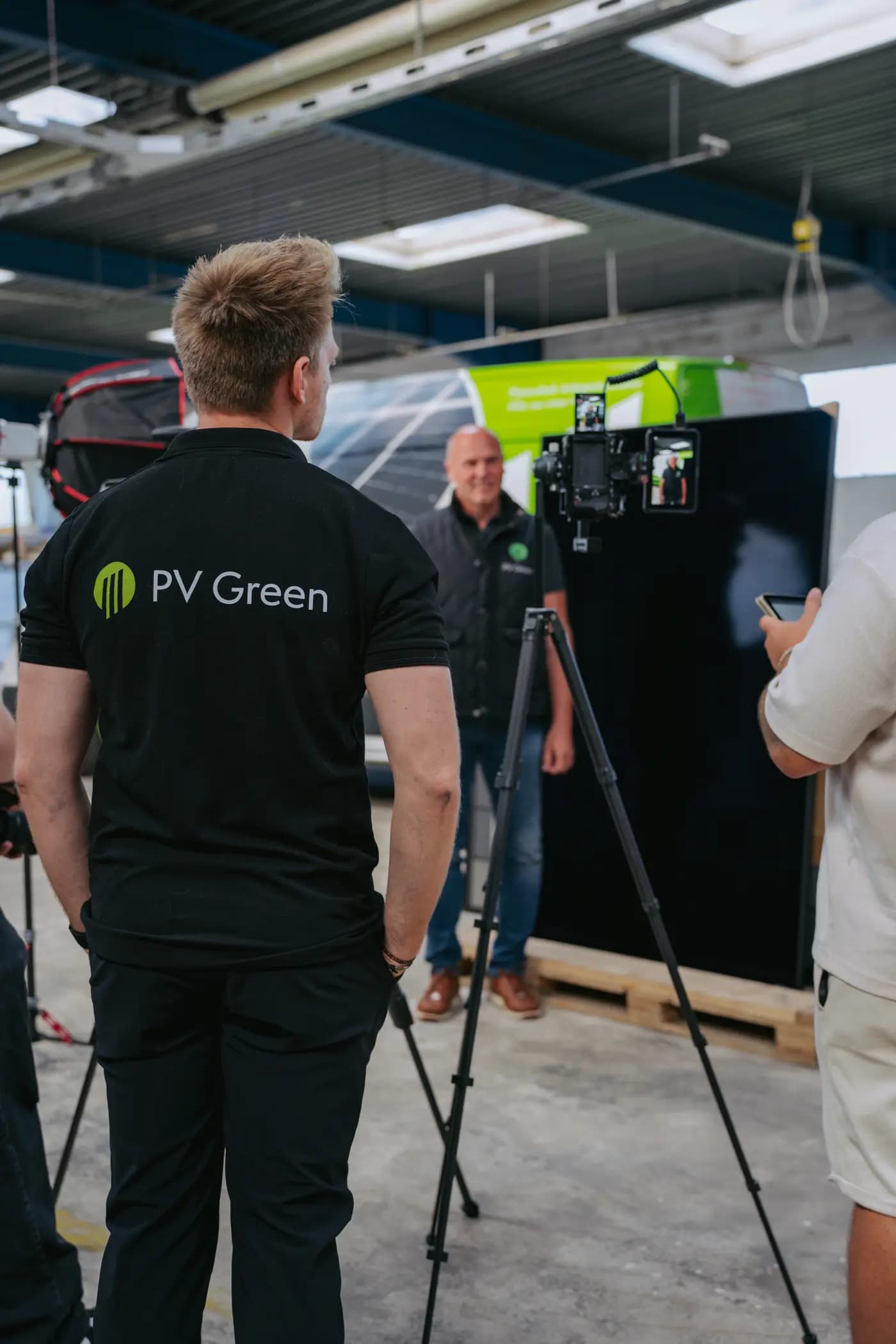 Behind the Scenes: Dreharbeiten an einem Solarmodul